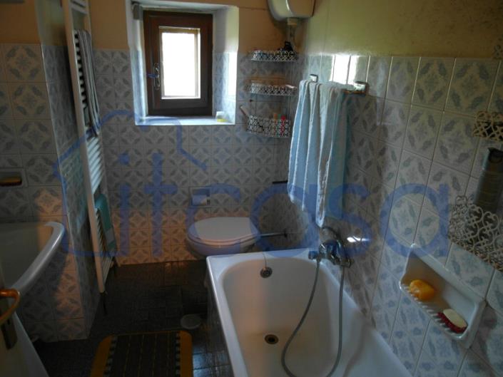 Image No.7-4 Bed Farmhouse for sale