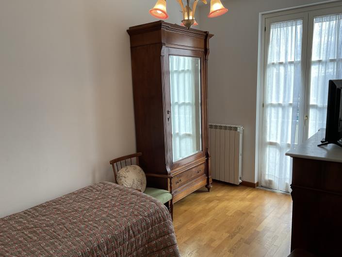 Image No.8-4 Bed Flat for sale