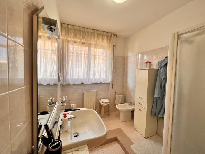 Image No.9-3 Bed Flat for sale