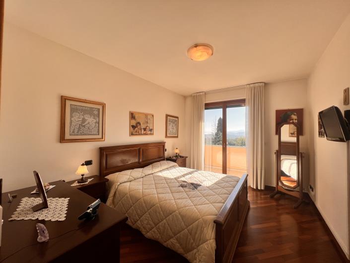 Image No.8-3 Bed Flat for sale