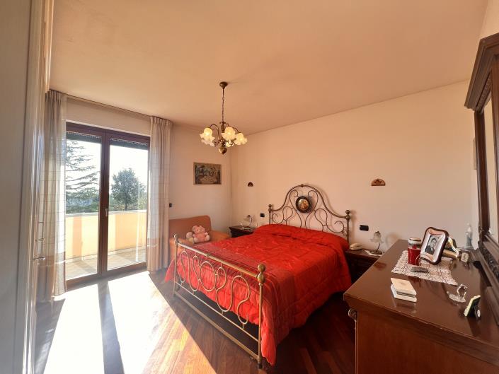 Image No.10-3 Bed Flat for sale