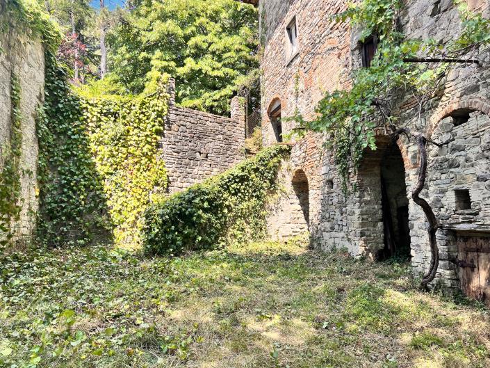 Image No.4-4 Bed Farmhouse for sale