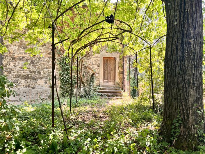 Image No.19-4 Bed Farmhouse for sale