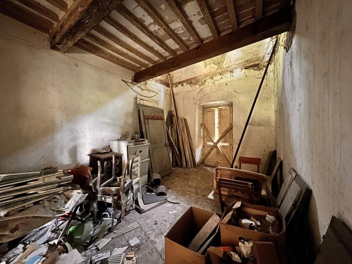 Image No.11-4 Bed Farmhouse for sale