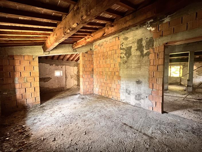 Image No.16-4 Bed Farmhouse for sale