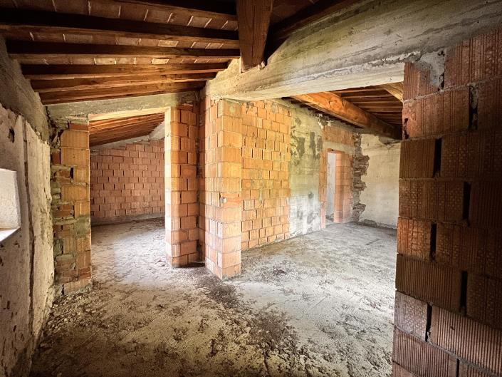 Image No.15-4 Bed Farmhouse for sale