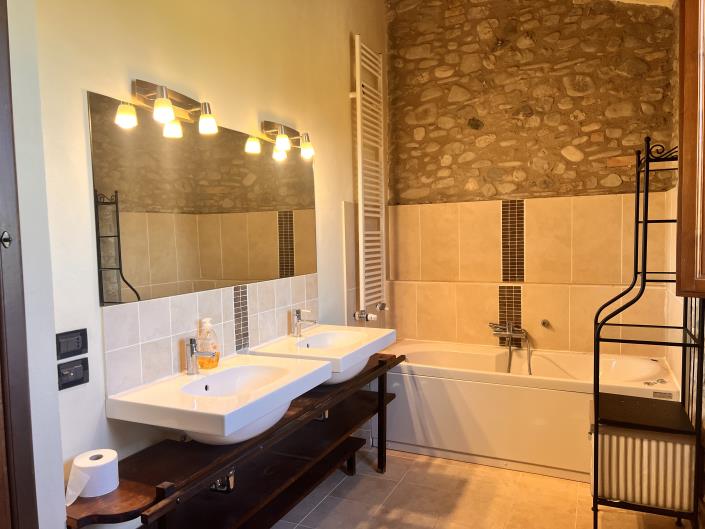 Image No.7-6 Bed Country House for sale