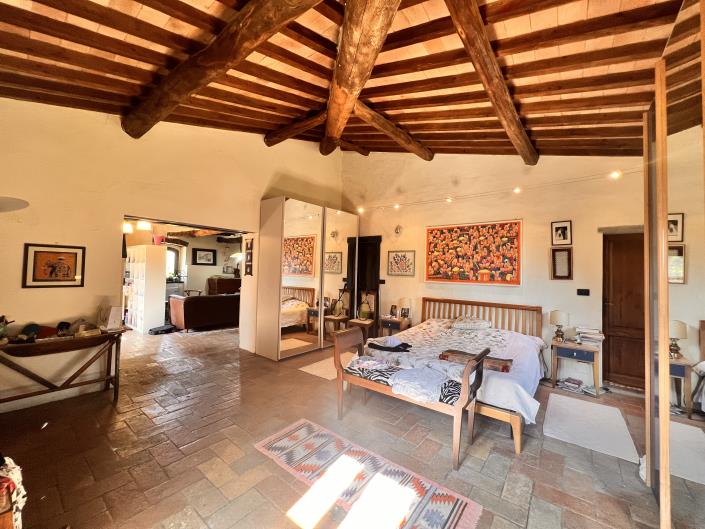 Image No.5-6 Bed Country House for sale