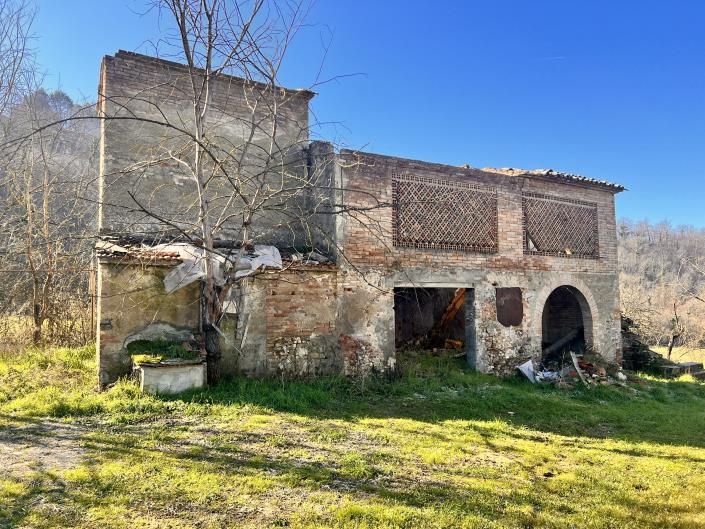 Image No.9-3 Bed Farmhouse for sale