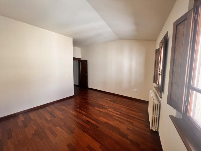 Image No.14-2 Bed Flat for sale