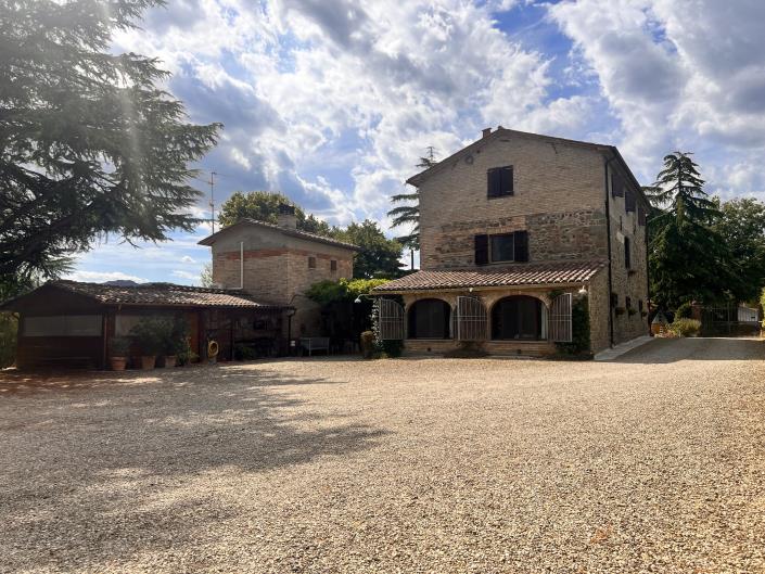 Image No.3-7 Bed Farmhouse for sale