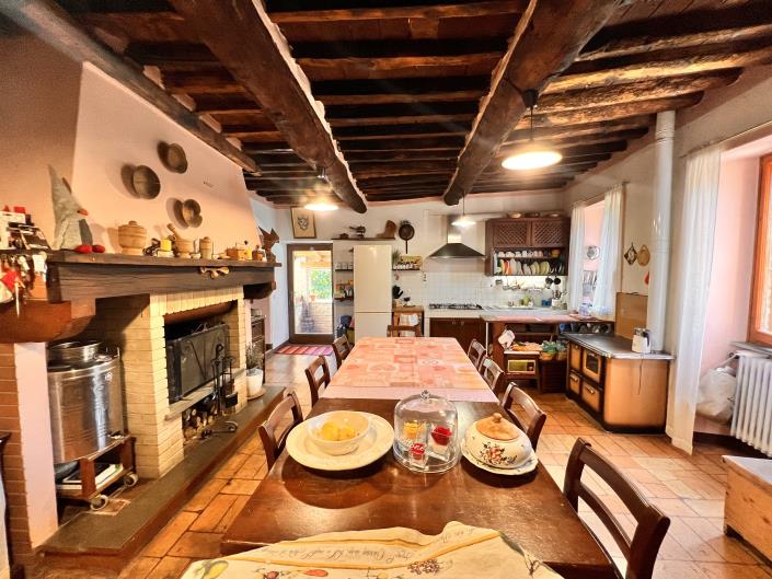 Image No.7-7 Bed Farmhouse for sale