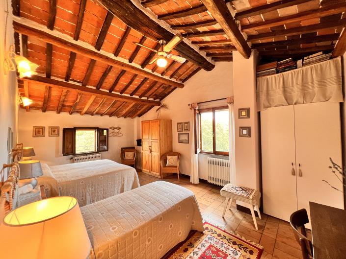 Image No.11-7 Bed Farmhouse for sale