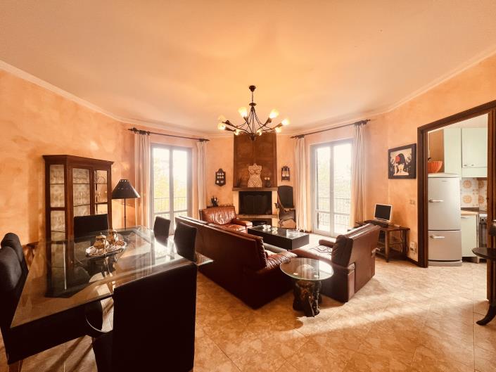 Image No.9-8 Bed Villa / Detached for sale