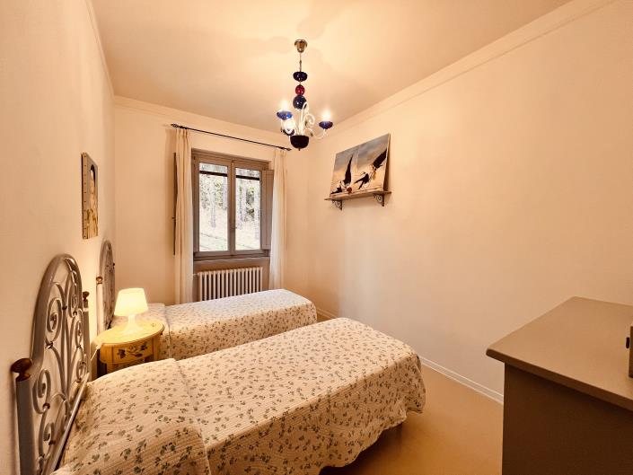 Image No.22-8 Bed Villa / Detached for sale