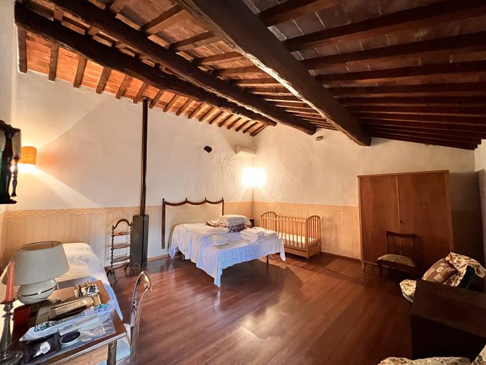 Image No.23-4 Bed Townhouse for sale