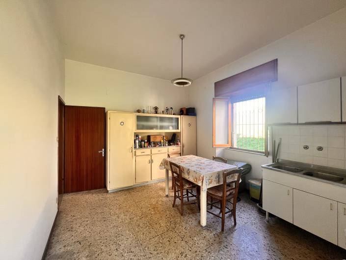 Image No.7-5 Bed Farmhouse for sale