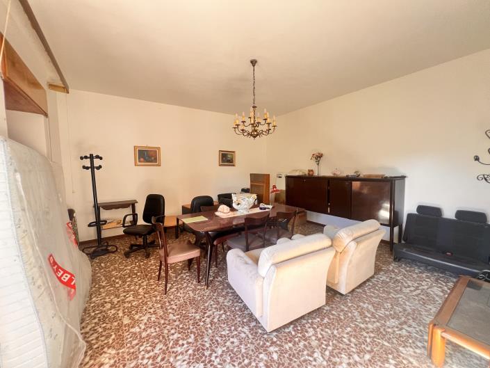 Image No.14-5 Bed Farmhouse for sale