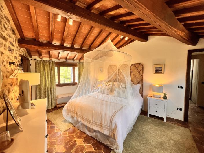 Image No.26-9 Bed Country Property for sale