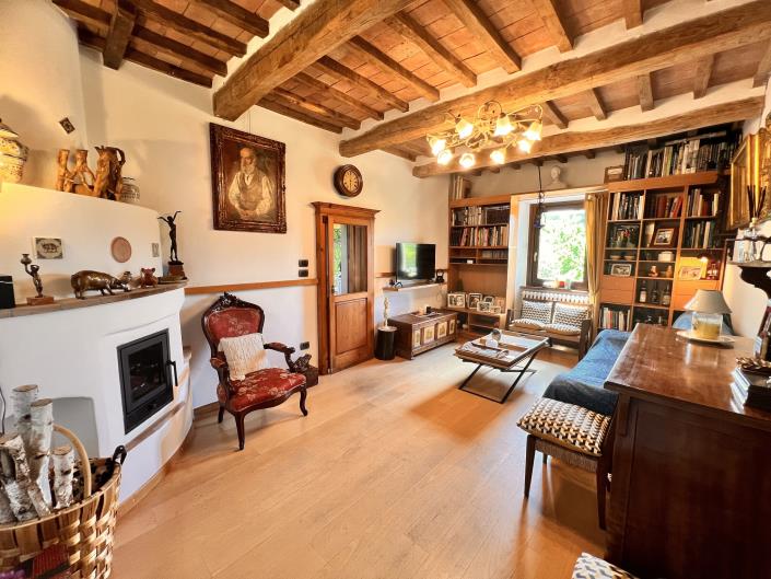 Image No.11-2 Bed Country House for sale