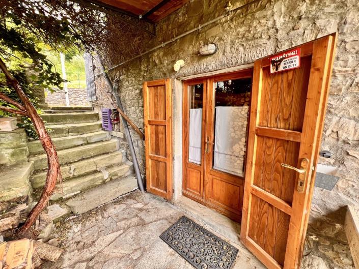 Image No.22-2 Bed Country House for sale