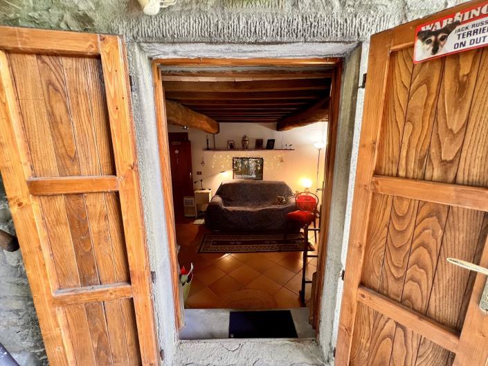 Image No.23-2 Bed Country House for sale