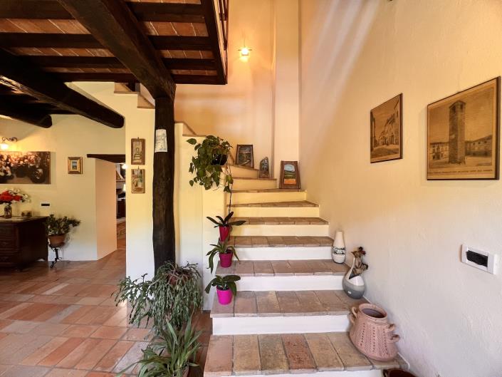 Image No.19-3 Bed Farmhouse for sale