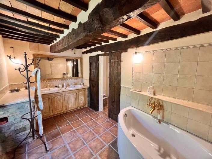 Image No.32-3 Bed Farmhouse for sale