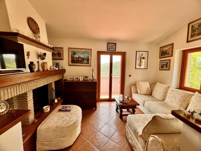 Image No.7-3 Bed Country Property for sale