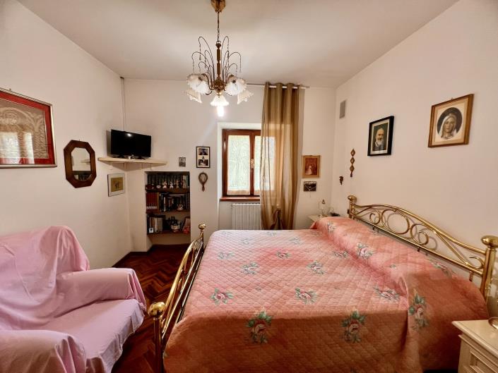 Image No.13-3 Bed Country Property for sale