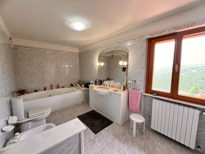 Image No.15-3 Bed Country Property for sale