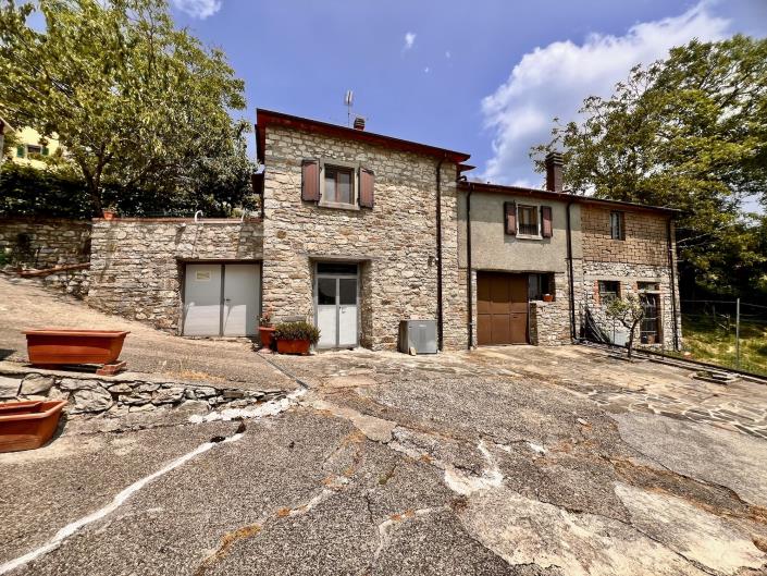 Image No.28-3 Bed Country Property for sale