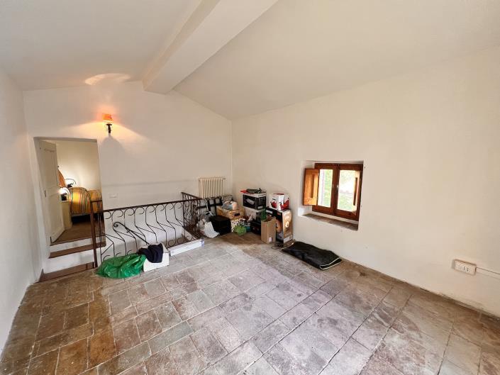 Image No.18-2 Bed House for sale