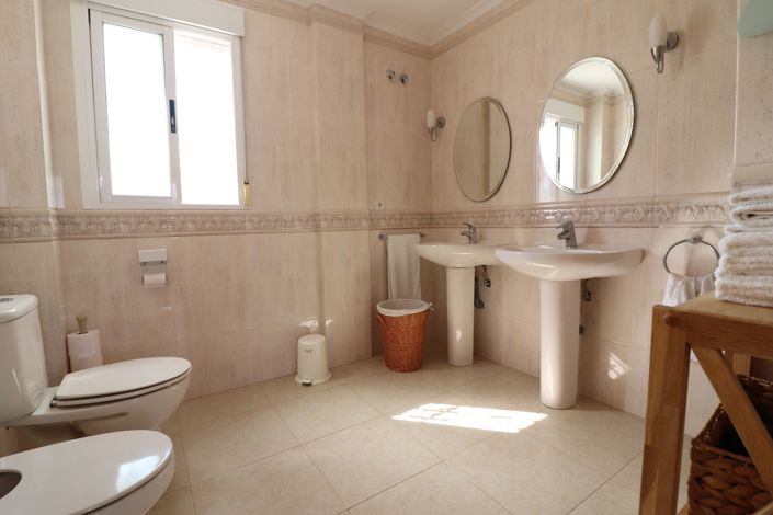 Image No.10-3 Bed Villa for sale