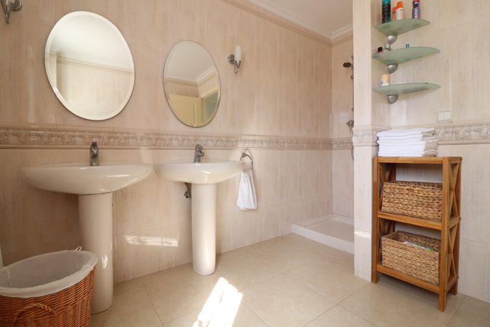 Image No.11-3 Bed Villa for sale