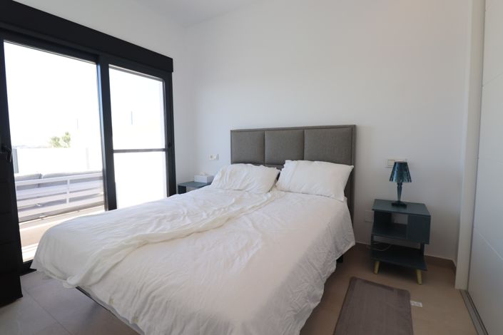 Image No.10-4 Bed Townhouse for sale