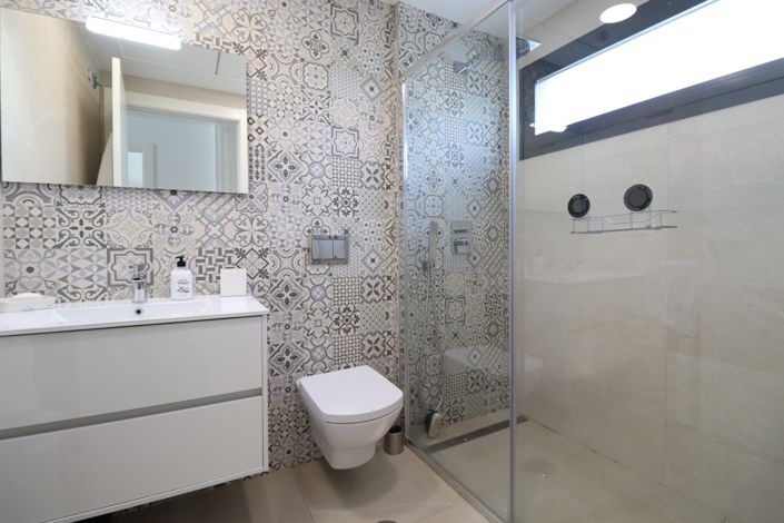 Image No.12-4 Bed Townhouse for sale