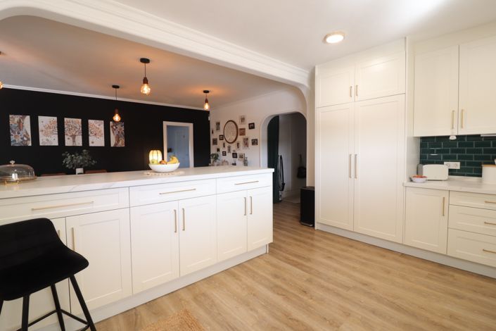 Image No.11-3 Bed Country Property for sale