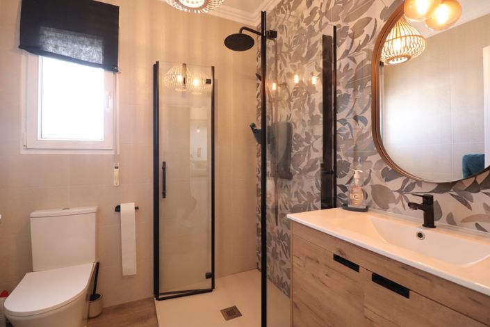 Image No.17-3 Bed Country Property for sale