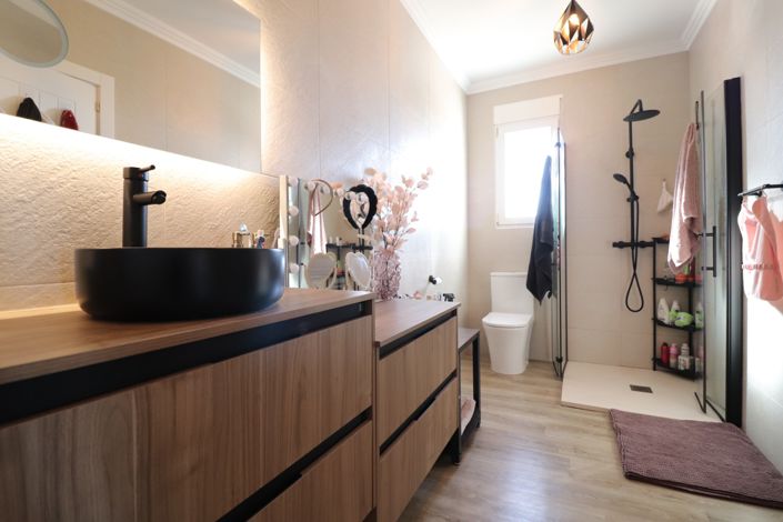 Image No.23-3 Bed Country Property for sale