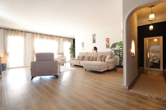 Image No.8-3 Bed Country Property for sale