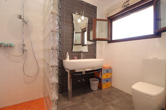 Image No.26-6 Bed Country Property for sale