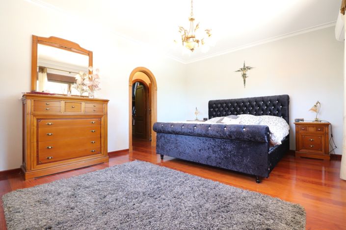 Image No.28-6 Bed Country Property for sale