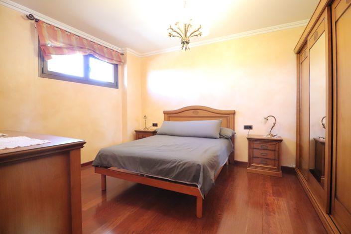 Image No.32-6 Bed Country Property for sale