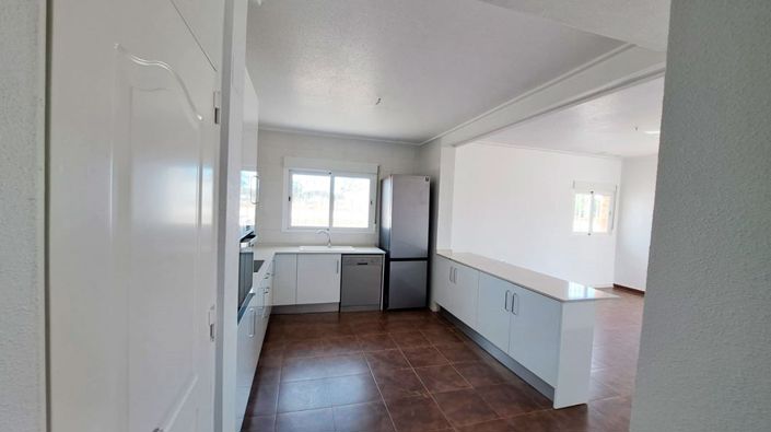 Image No.6-3 Bed Country Property for sale