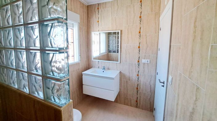 Image No.8-3 Bed Country Property for sale