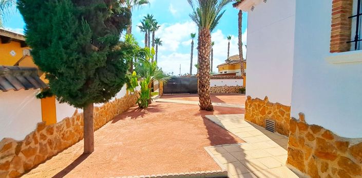 Image No.21-3 Bed Country Property for sale