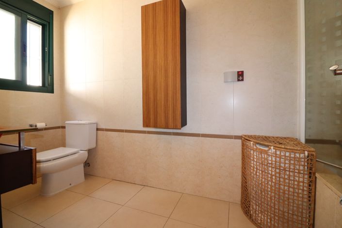 Image No.10-4 Bed Villa for sale