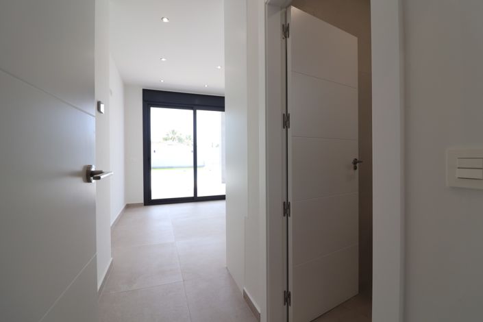 Image No.15-3 Bed Villa for sale