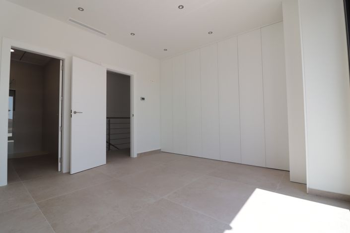 Image No.24-3 Bed Villa for sale